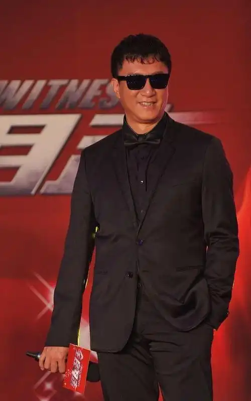 原创扮帅耍酷试试墨镜孙红雷戴上充满型男魅力真让人无法忽视