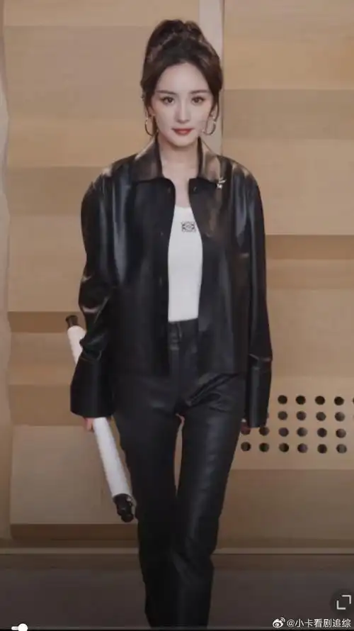 杨幂皮衣套装##杨幂高马尾皮衣套装