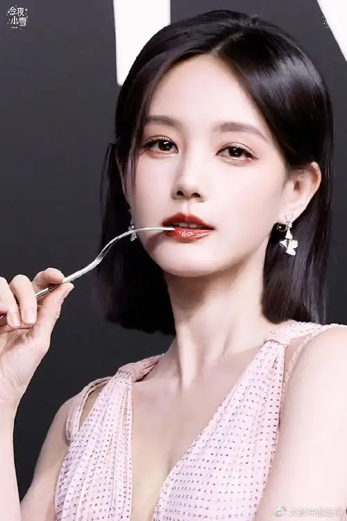 李一桐照片合集!温柔似水!