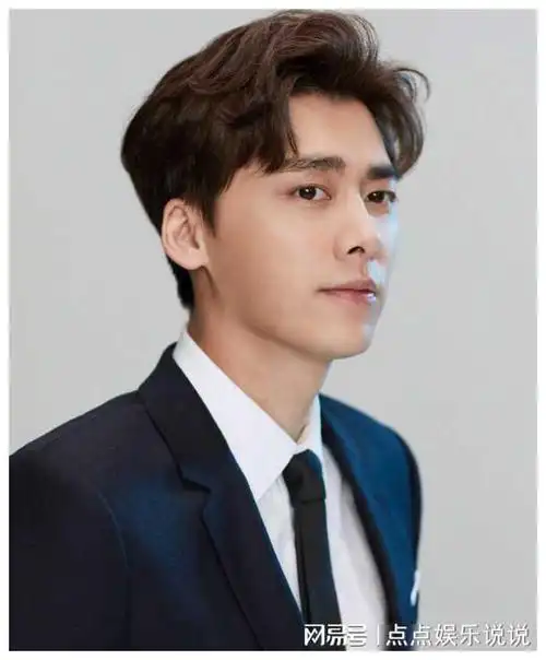 李易峰苍老面貌不复出难言漫步丹东大街却无人认出