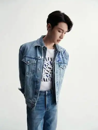 张艺兴ck代言新物料发放,这个男人就是在索命!