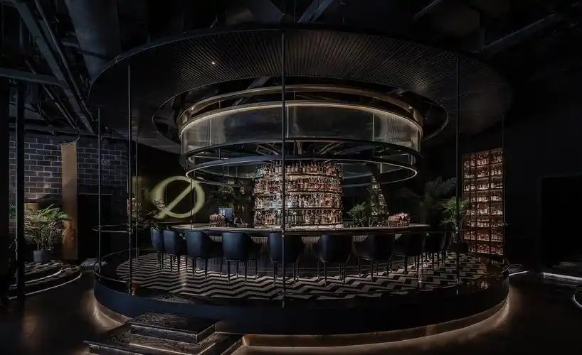 69 精选作品 69 商业公装精选 三厘社设计--pluto酒吧 圆形的吧台