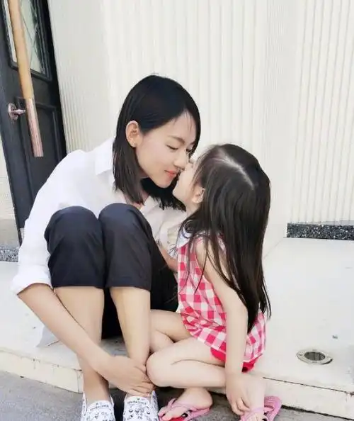 范冰冰张梓琳合影(36岁世界小姐张梓琳久违晒照)