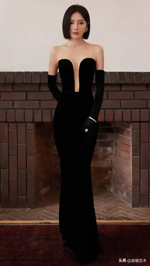 秦岚时尚写真壁纸黑色中空连衣裙,梦境中走出的黑天鹅_魅力_成为了