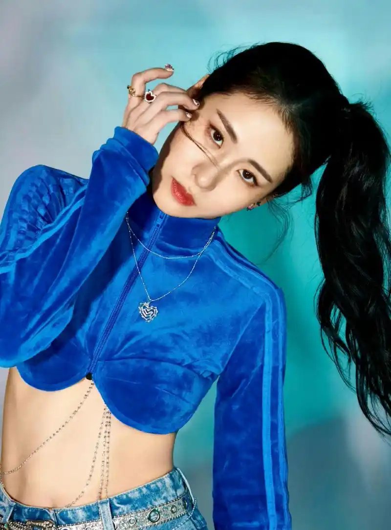 张碧晨# 甜美清纯的颜值,丰满傲人的事业线,前凸后翘,性感撩人的