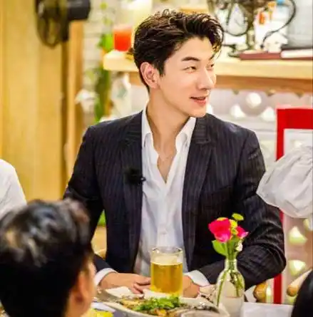 鹿晗满脸油光,张雨绮的浮肿,张亮脸部变形_节目_杨颖_何炅