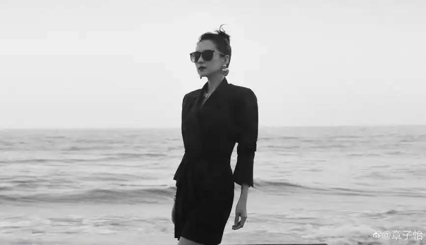 章子怡微博写真