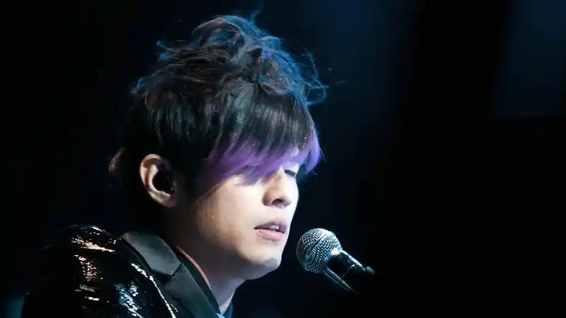 周杰伦经典造型紫毛伦