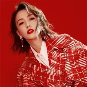 佟丽娅最新头像美女明星佟丽娅红色调写真图片