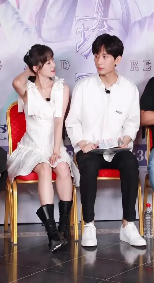 只要是#初遇夫妇 同框就是甜～#成毅 #袁冰妍 #成毅泡澡花絮  #成毅