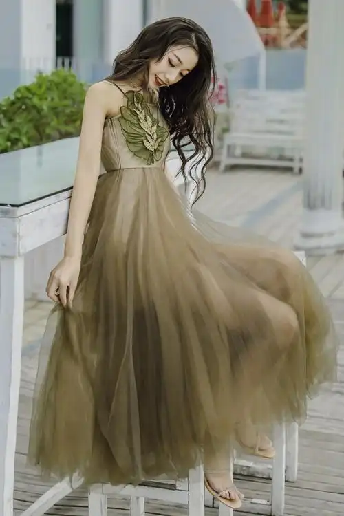 气质重工刺绣网纱吊带裙度假大摆沙滩裙性感露肩仙女连衣裙温柔初恋裙