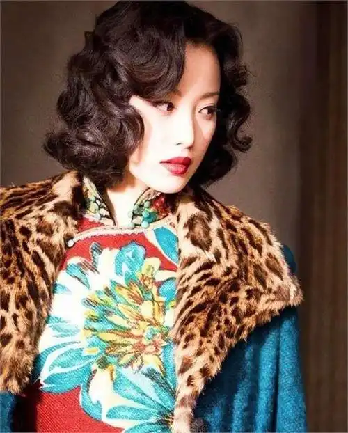 而刚刚出道的倪妮也因此陷入了两难境地.