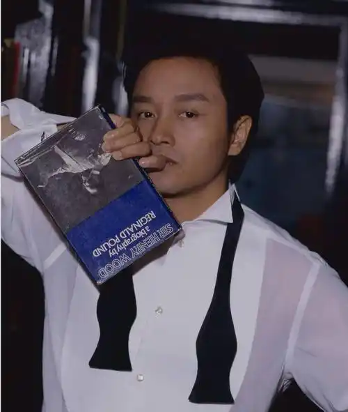 原创张国荣从未曝光的照片国外摄影师公开22年前张国荣写真照