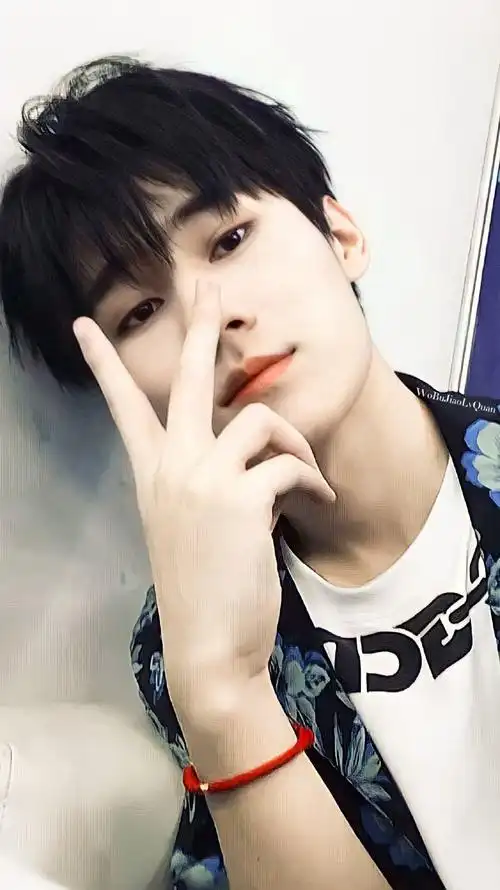 张真源的一些神图 图片来自网络.