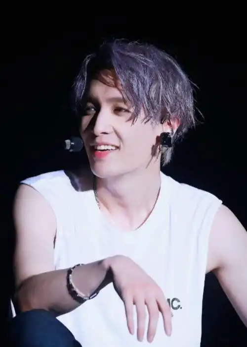 张艺兴解约后评论区翻车国内冷嘲热讽国外曲解辱骂