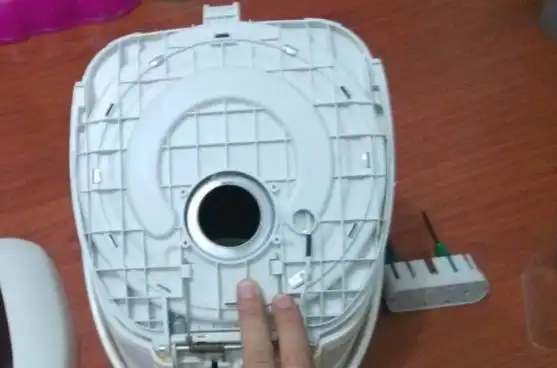 美的电饭煲上盖拆卸图解法视频把底部的螺丝卸掉电源插座壳也