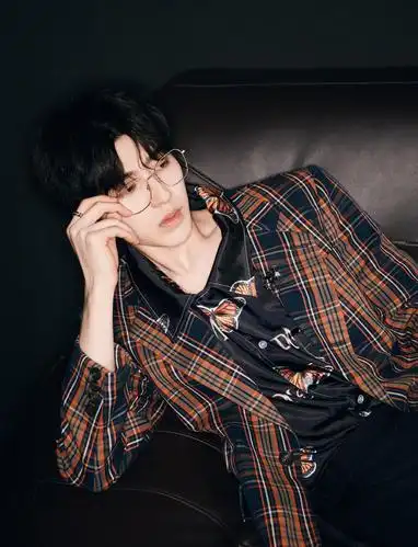 蔡徐坤把自己经常合作的舞蹈工作室请到了长隆去教训练生跳舞