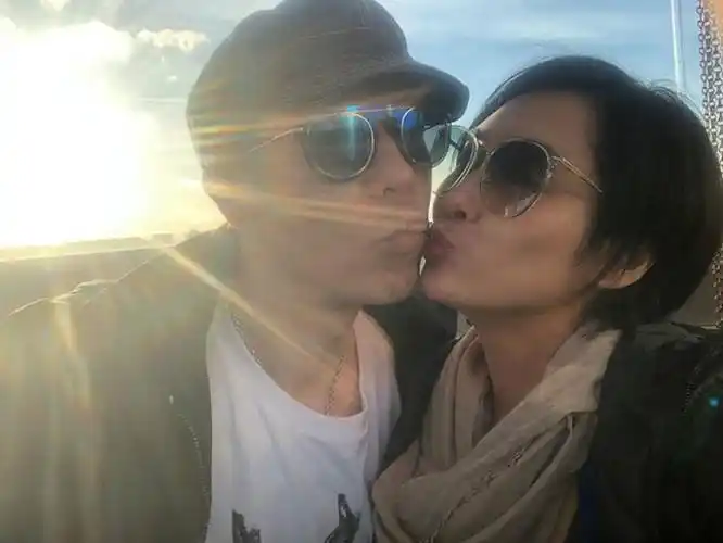 朱茵黄贯中怎么在一起 两人无性婚姻又是怎么回事(图1)