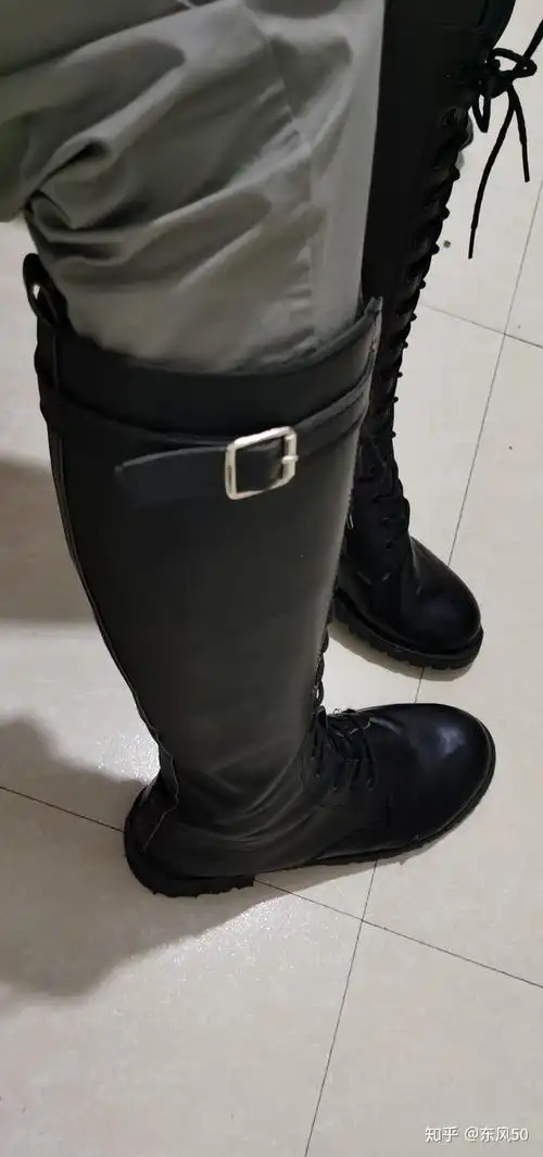 男人穿过膝长靴是什么感觉