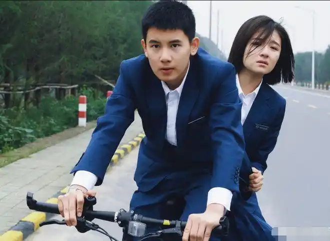 胡先煦李兰迪合唱,台下前辈露出姨母笑,网友:我笑成了大头哥!