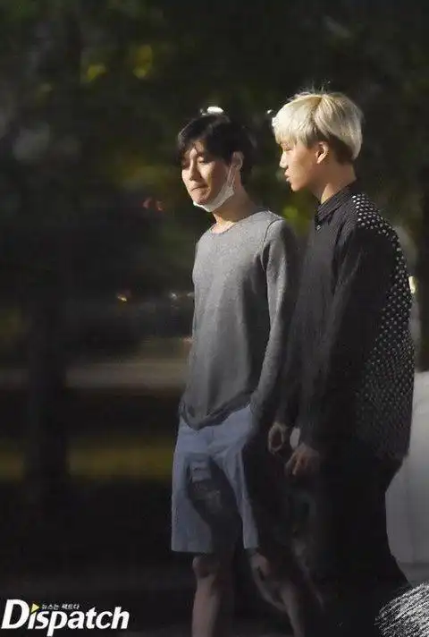 个就是少女时代徐贤了,那段时间,d社立志要曝光少女时代全员恋爱情况