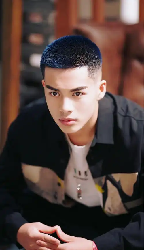 现在流行什么学生发型男_发型图片