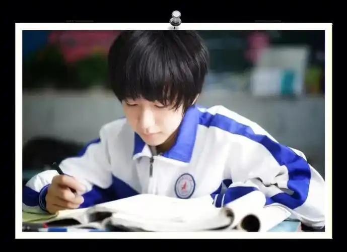 贺峻霖很开心可以通过学校的公众号看到你