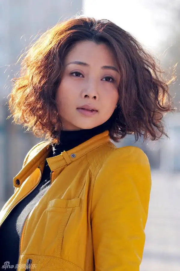 p>殷桃,1979年12月6日出生于重庆市,中国内地女演员,毕业于 a target