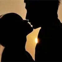 今非昔比 但心动的理由还是因为你 情侣亲亲头像头像图片