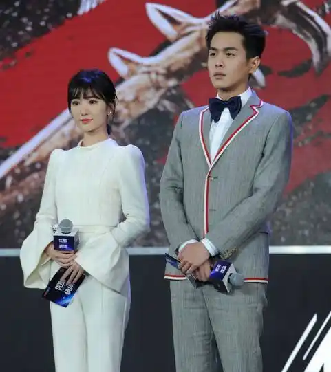 张若昀毛晓彤出席某活动,全程无互动,网友:这就有点尴尬了!_网易订阅