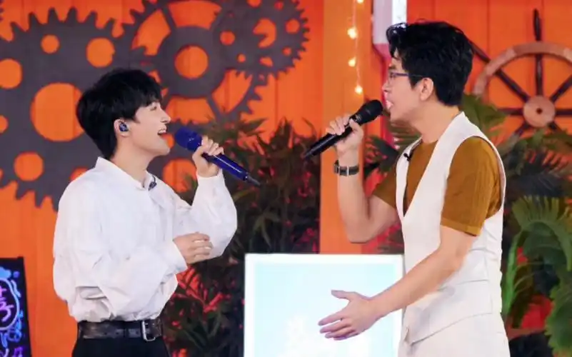 【李健/周深】即兴合唱《贝加尔湖畔》,美妙歌声令人沉醉