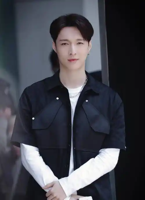 张艺兴回归预告曝光,完全不同的风格,还是当年的lay吗?_exo_活动_组合