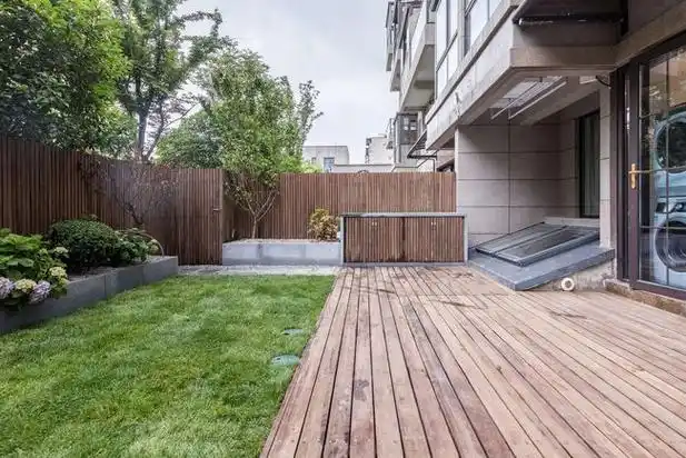 7,一楼带小院的楼房整体性很高是好的,私家弹性的扩展也是逼格满满.