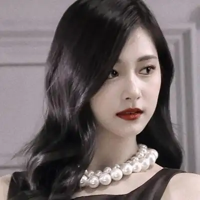 周子瑜自调滤镜原截山雾川抱图标明许宴