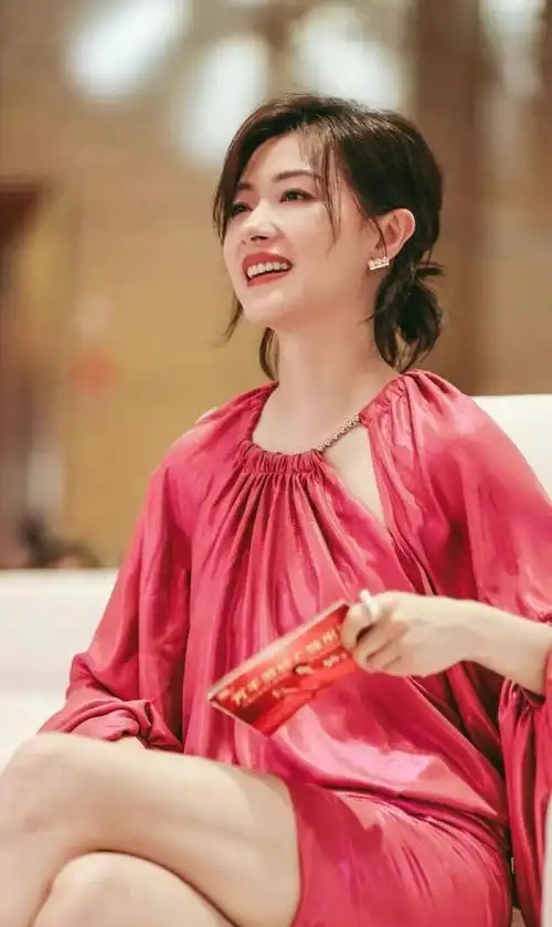 不婚族万茜从不炒作嫁普通丈夫35岁高龄为小丈夫生孩子