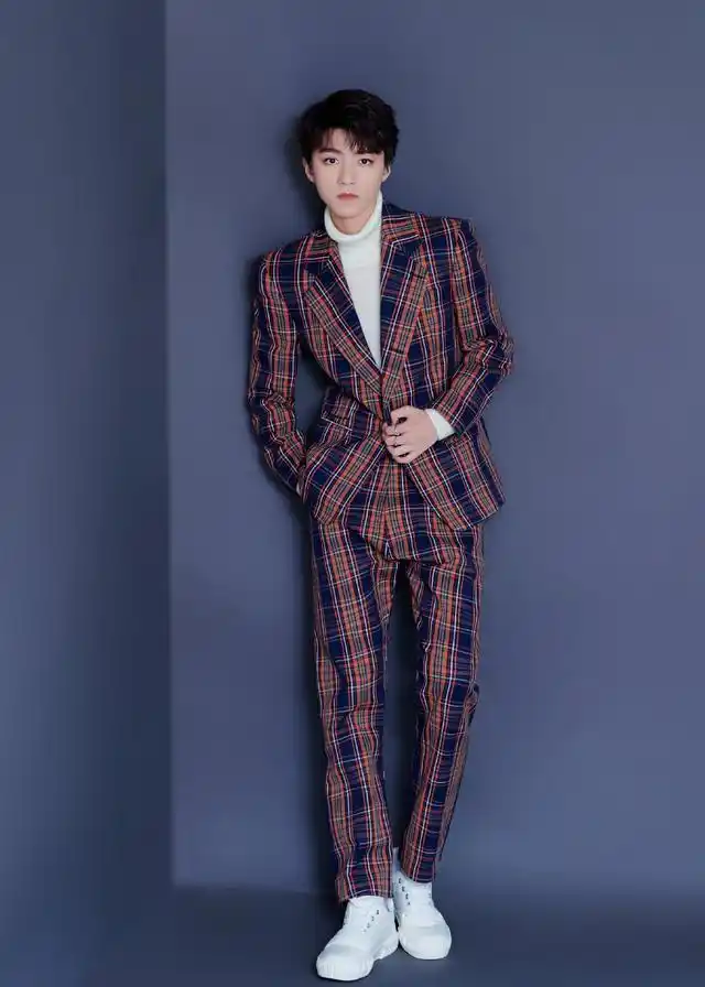 tfboys身高遭同台男明星碾压,弟弟们丝毫不慌,实力最重要_王源