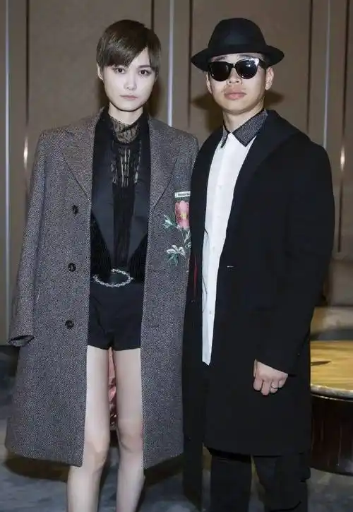 原创李宇春腿长敢穿仗着瘦超短裤偏穿小号175身材看呆谢霆锋