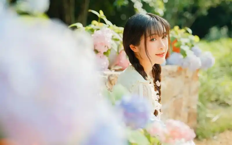 双马尾美女文艺写真高清桌面壁纸