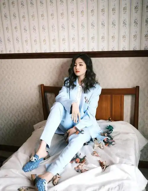 00后美女李兰迪古典写真太惊艳了雪肤娇嫩性感迷人