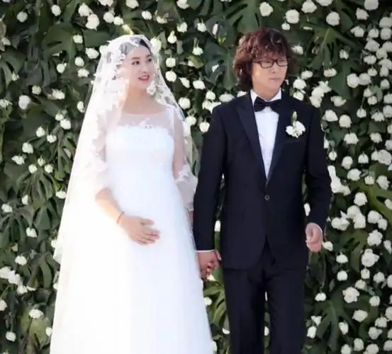 这个孩子是斓曦和丈夫殷切期盼的结晶.