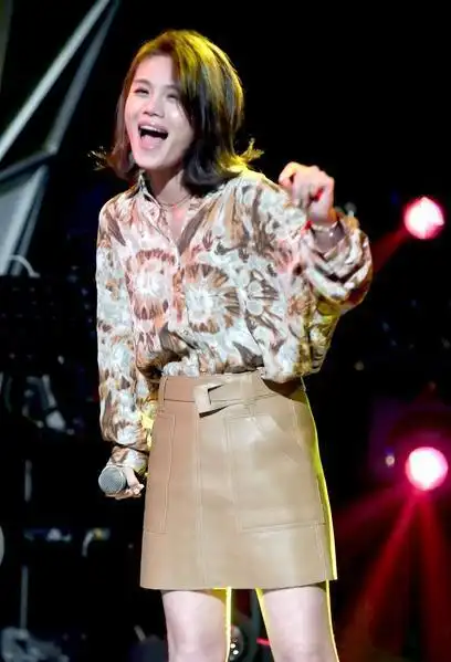 曾与林依晨对戏朱海君喜获赠礼感受亲切曾一起出演兰陵王