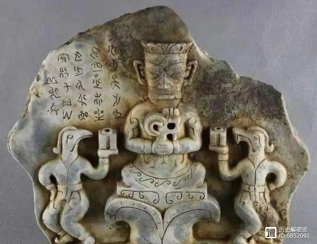 三星堆民间玉器展上,这件文物有三个地方不对,它是真是假说不清