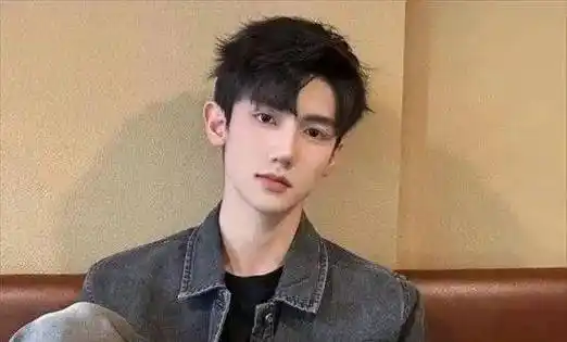 四六分微分碎盖,小鲜肉必备款发型