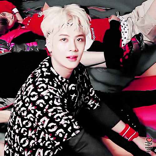 王嘉尔酷帅气迷人帅哥gif动图_动态图_表情包下载_soogif