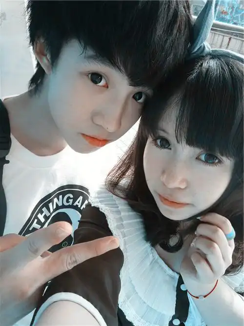 非主流个性时尚的女生qq外观背景图_qq皮肤