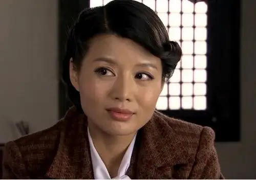 她用余生捧红丈夫,丈夫出轨嫩模,最终离婚收场,42岁仍拍戏谋生