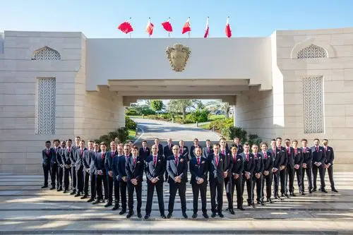 车队所有工作人员加车手正装合照,帅气逼人.