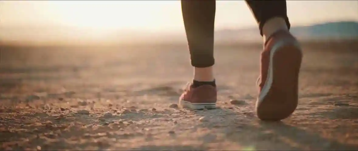 行走脚步,前行励志