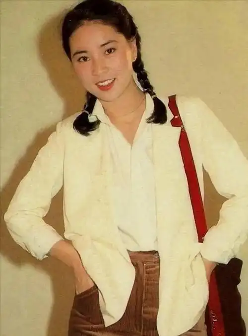 成龙老婆林凤娇(林凤娇:25岁得金马影后,47岁隐忍成龙私生子,60岁终成