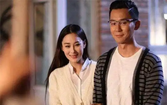 张馨予与老公甜蜜出游,何捷掌镜给老婆拍美照,夫妻低调的秀恩爱